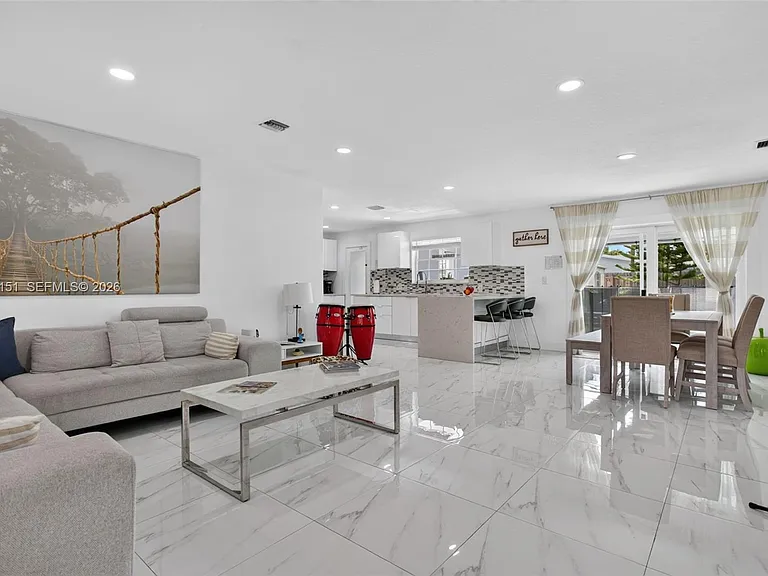5770 NE 18th Ave — Photo 3