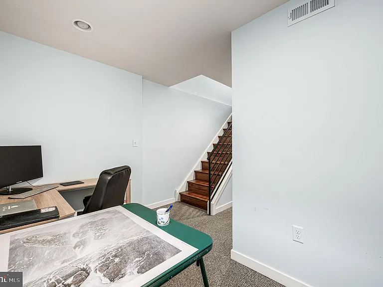 1014 S Bouvier St — Photo 25