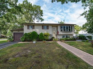40 Rockland Ave, West Babylon, NY 11704