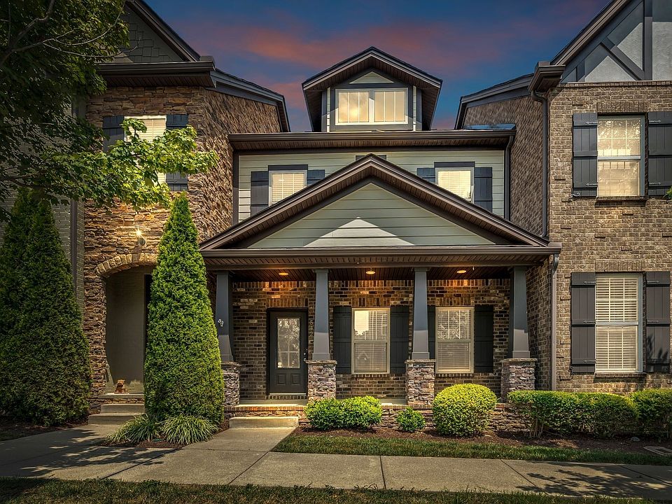 1st image of 542 Vintage Green Ln