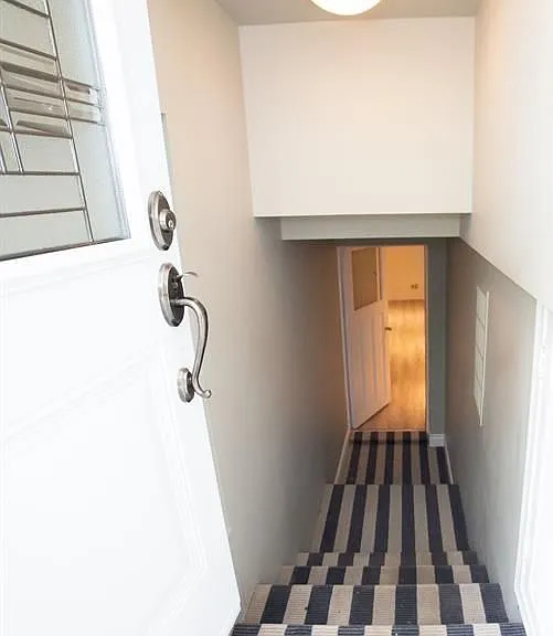 550 Glencairn Ave #BASEMENT — Photo 2