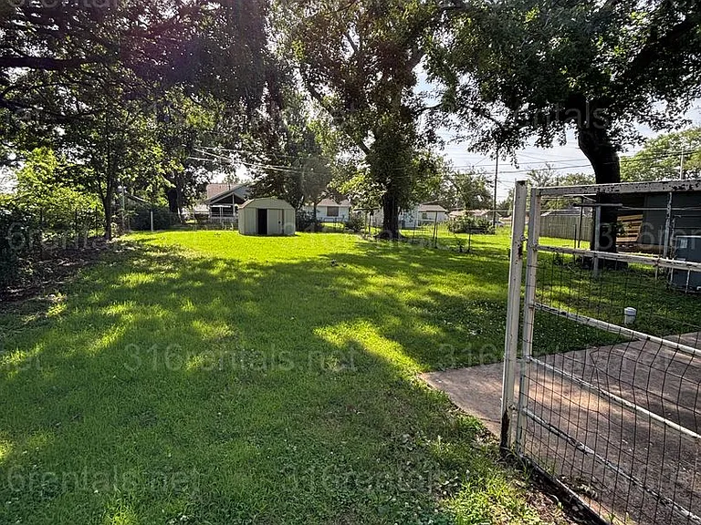 418 N State St — Photo 6