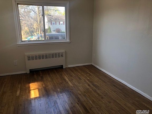 5th image of 921 N Ontario Ave