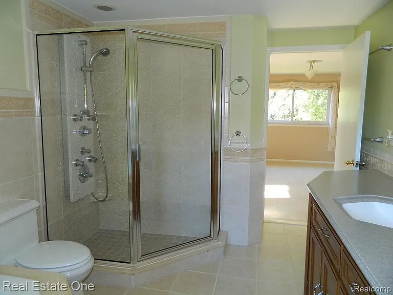 6927 Northpoint Dr — Photo 25