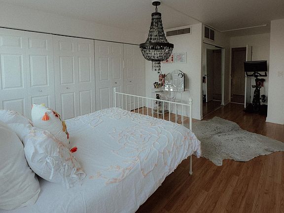 2nd image of 6150 N Kenmore Ave APT 3A