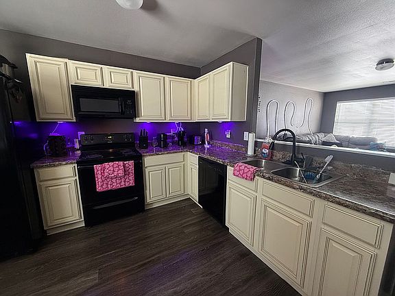 5th image of 3730 Churchhill Dr