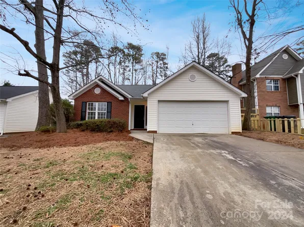 7305 Rosehall Dr, Charlotte, NC 28227
