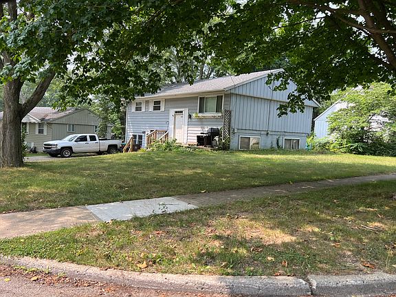2nd image of 1025 Burr Oak St