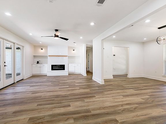 4th image of 7035 Government St