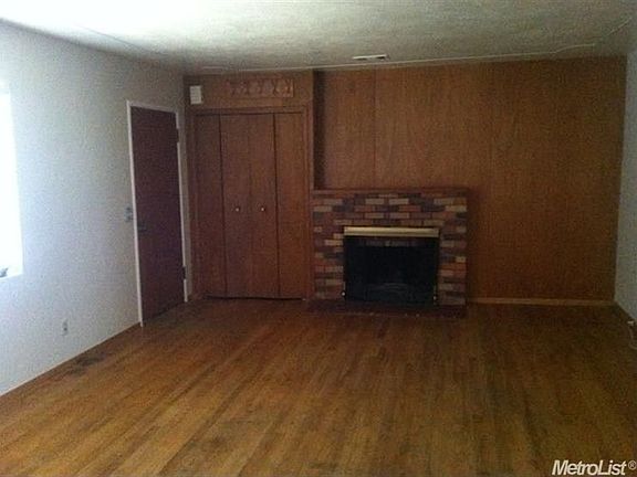 3rd image of 1130 S Lee Ave