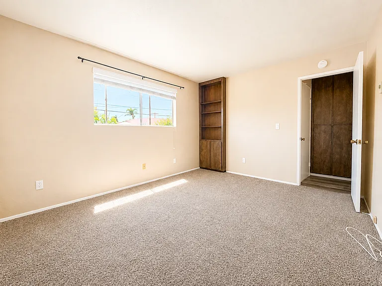 1425 Essex St #4 — Photo 8