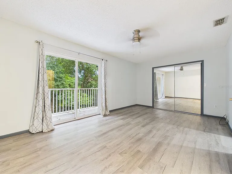 11239 Cedar Hollow Ln — Photo 18