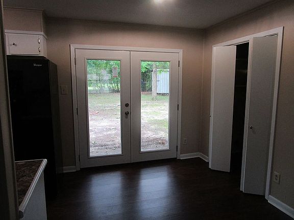 5th image of 6 Columbia Road 163
