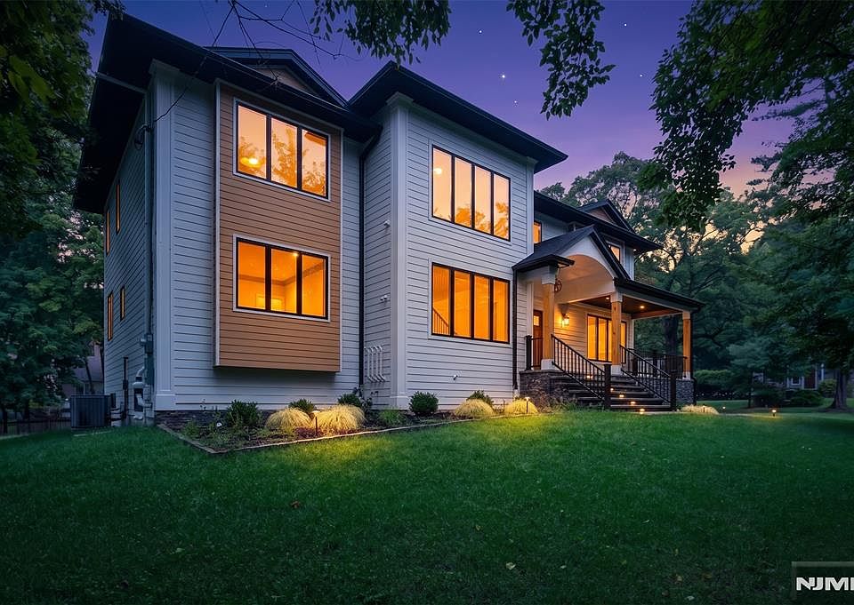 1st image of 455 Sunset Avenue