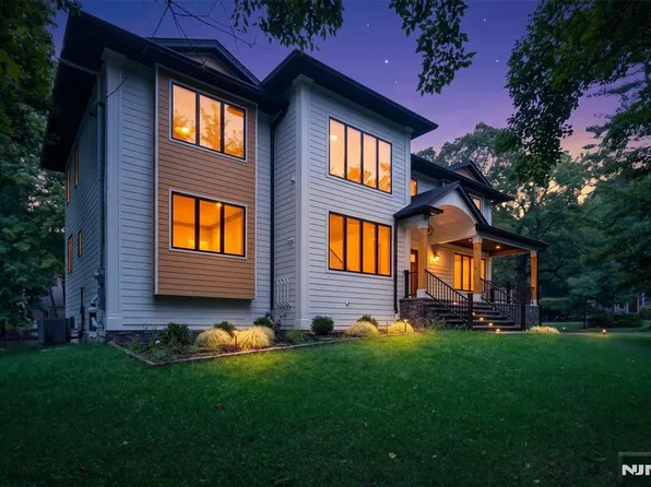 455 Sunset Ave, Haworth, NJ 07641