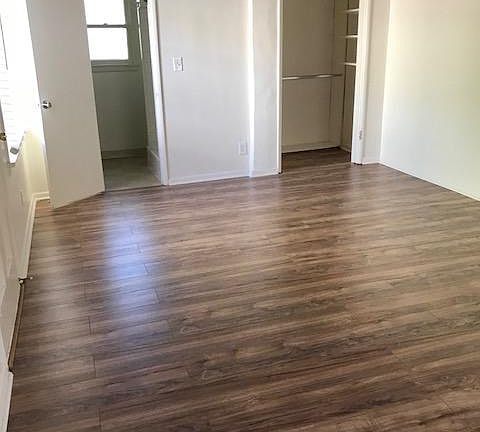 4th image of 812 21st St APT E