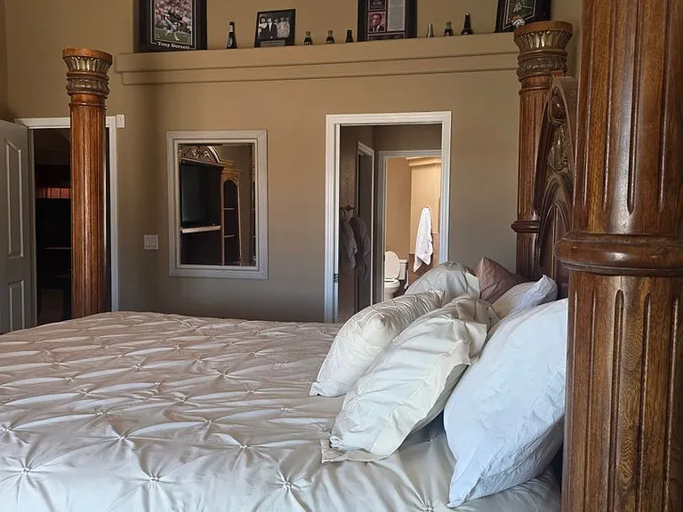 2121 E Desert Lakes Dr — Photo 29