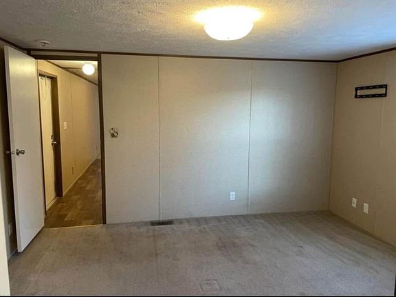 3rd image of 13 Hackberry St