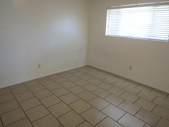 4th image of 25106 Palm Dr