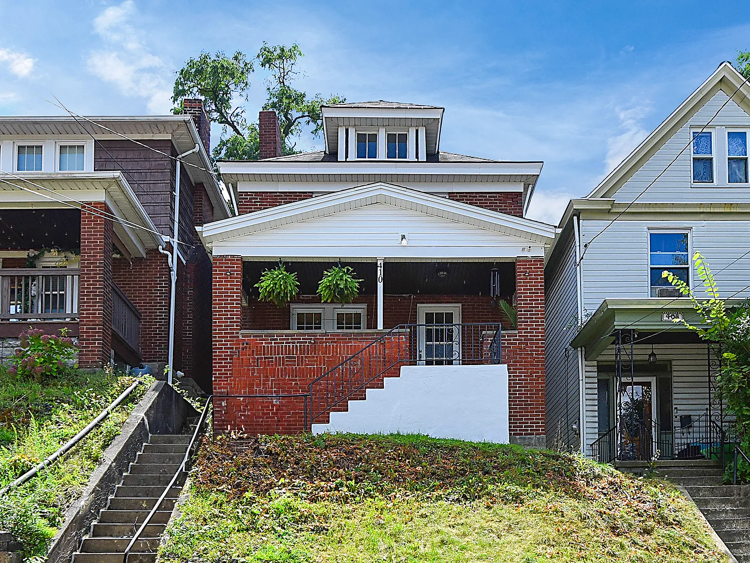 4 bed, 1.5 bath, 1664 sqft, $1,949 — Photo 2
