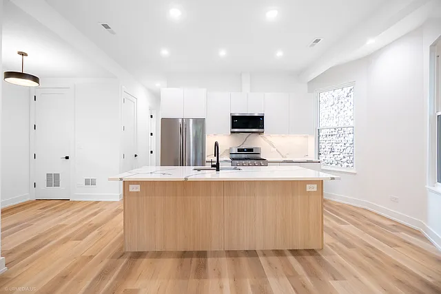 2113 N Kenmore Ave #2 — Photo 7