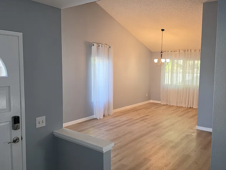 284 Elderberry St — Photo 14