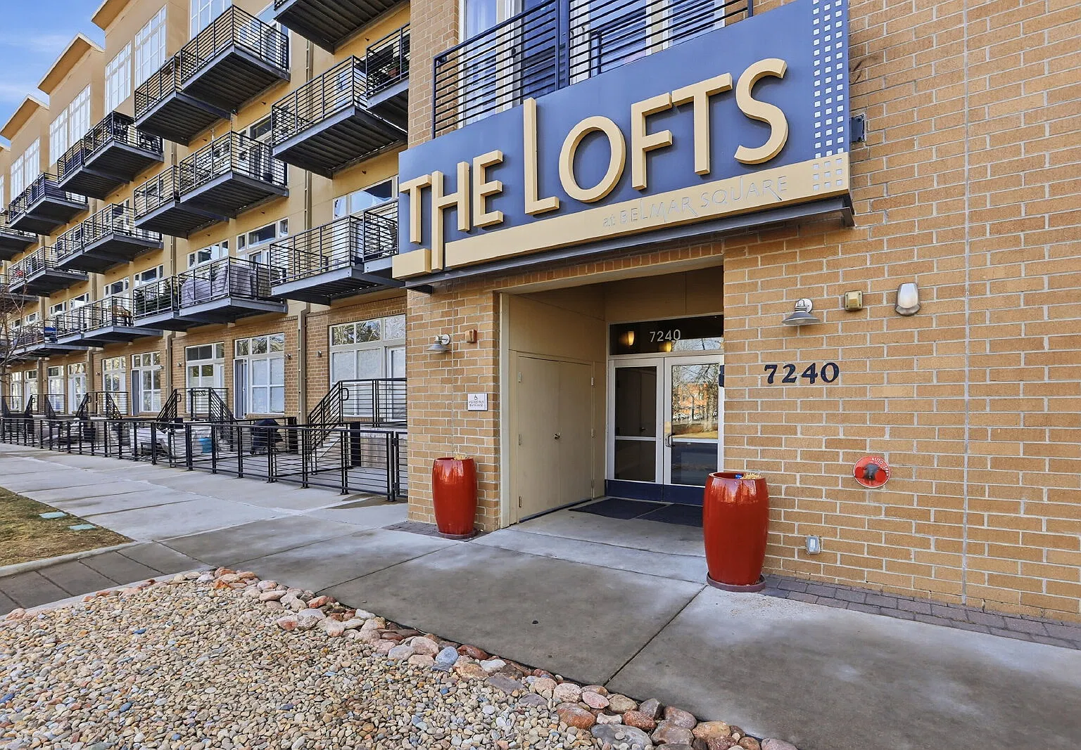 2 bed, 2.0 bath, 1211 sqft, $2,250 — Photo 2
