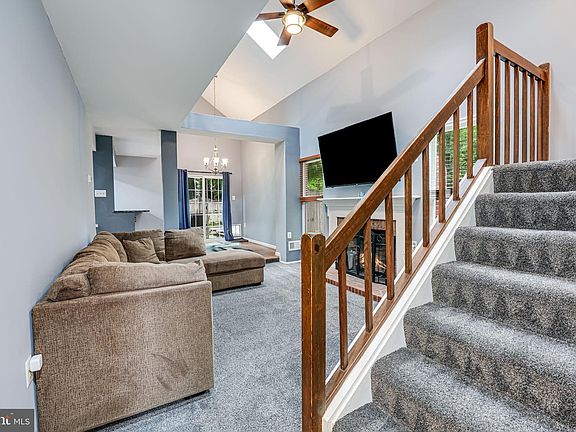 5th image of 15246 Larkspur Ln