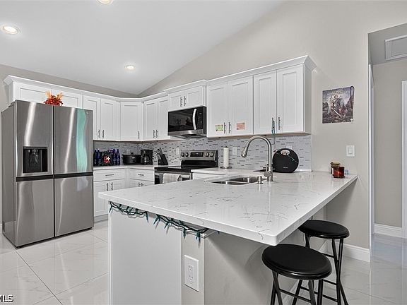 5th image of 2701 Darlene Pl