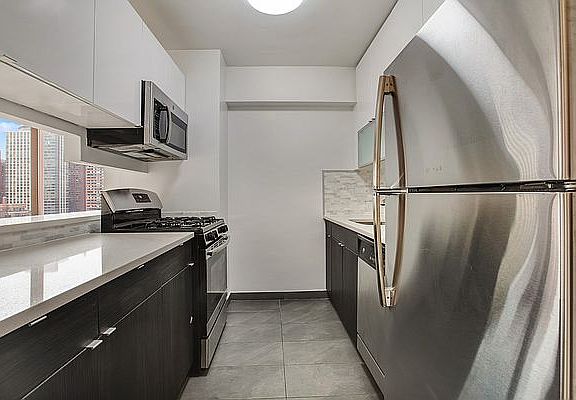 4th image of 108 E 96th St APT 17B