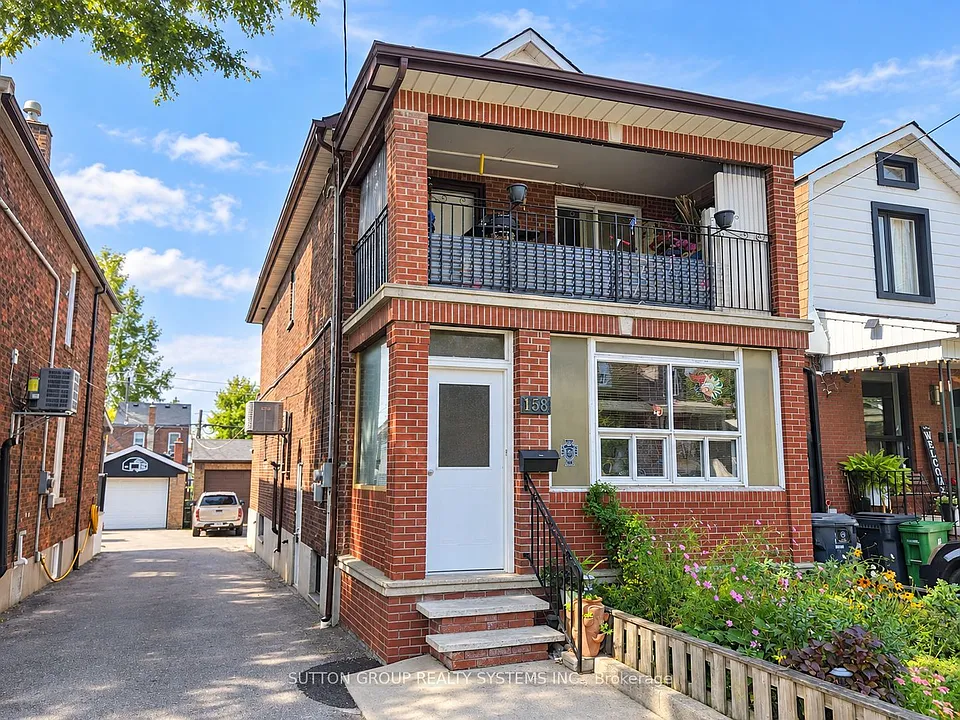 158 Blackthorn Ave