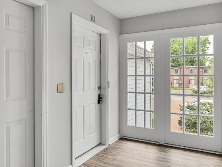 2135 Acklen Ave #8 — Photo 3