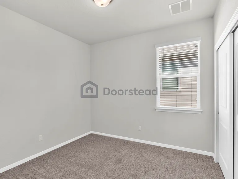 121 Naset Dr — Photo 23