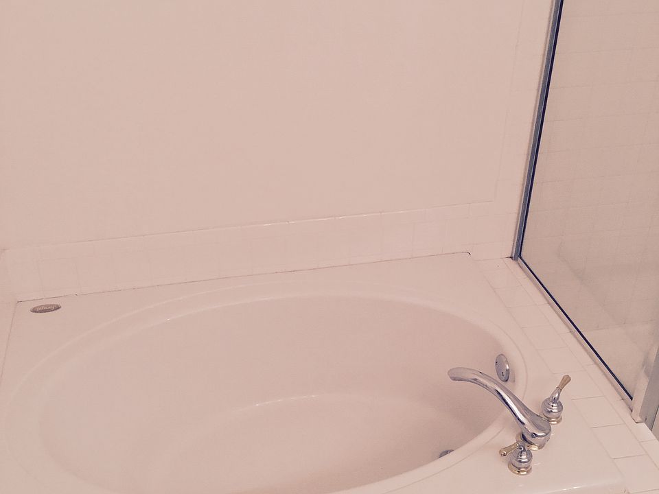 Jacuzzi tub