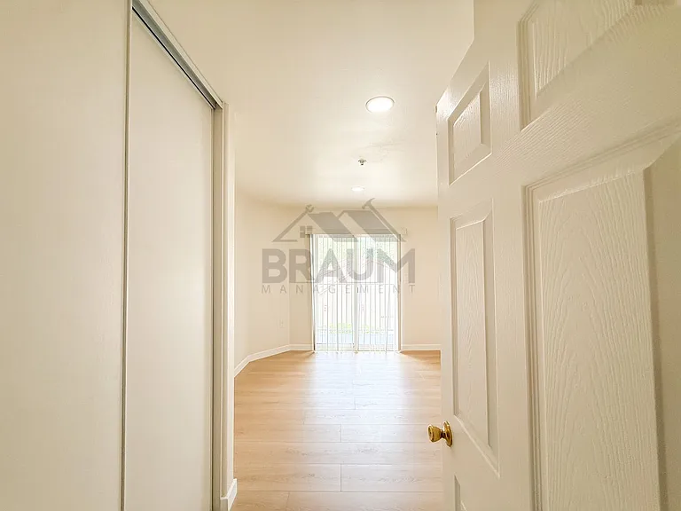 7323 WINNETKA — Photo 24