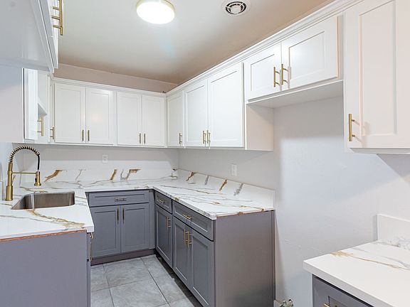 3rd image of 517 Venice Way APT D