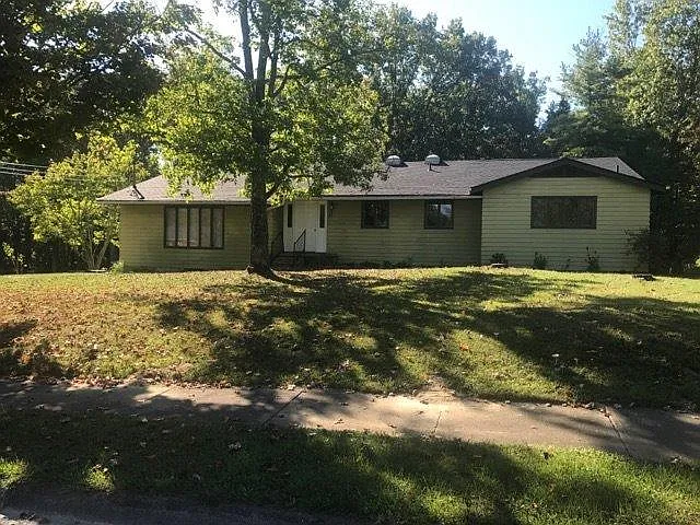 213 McKee Ave photo 1