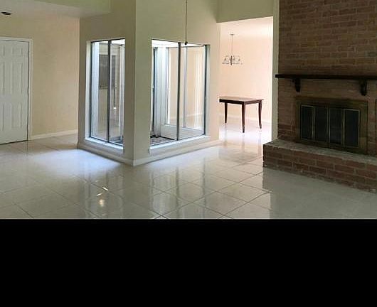 4th image of 15515 Creekhaven Dr
