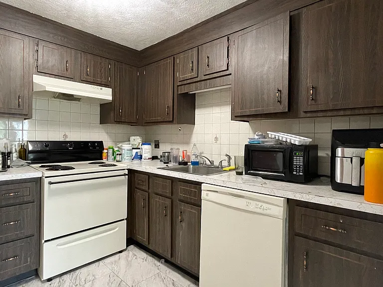 79 Central St #5 — Photo 4
