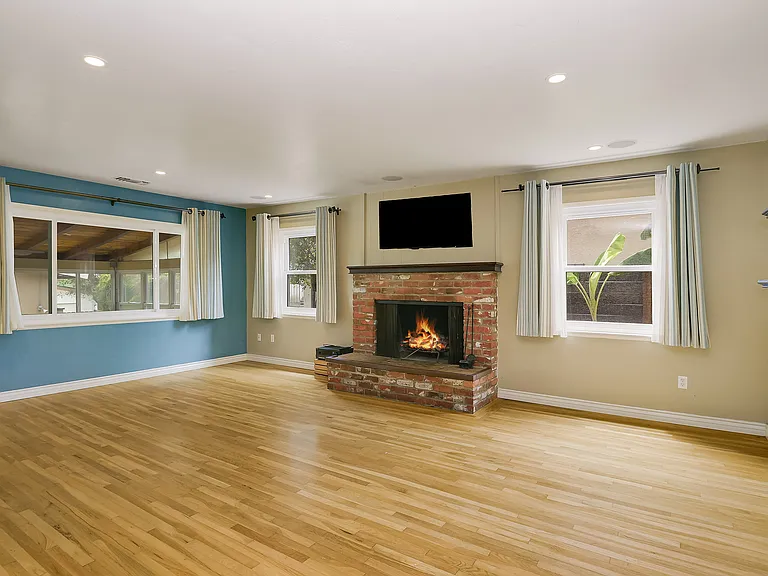 1263 Tourmaline St — Photo 13