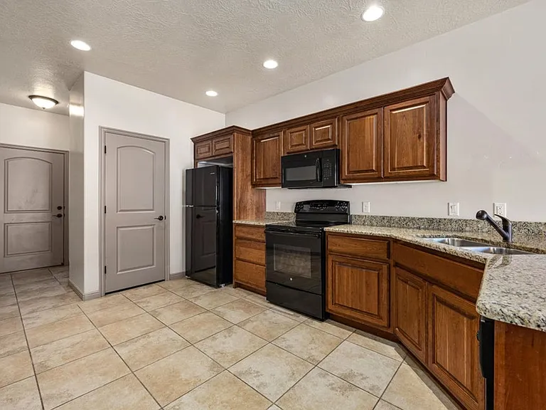 290 W Buena Vista Blvd #13 — Photo 5