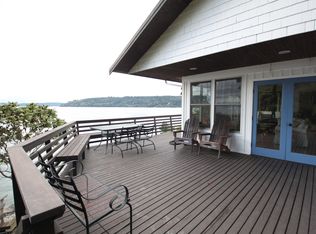 28721 Manzanita Beach Rd SW, Vashon, WA 98070