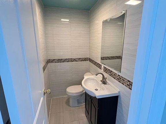 3rd image of 127 E Bay 46th St #3
