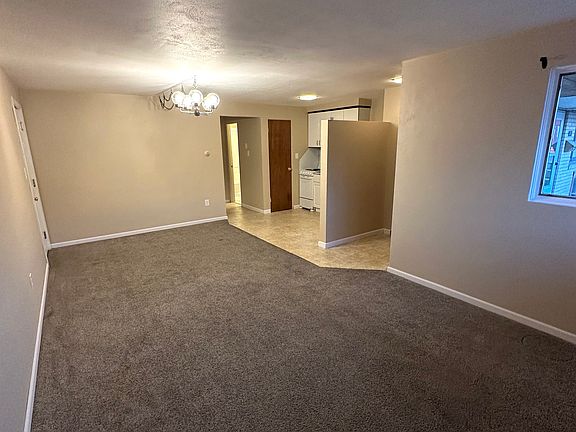 4th image of 205 N Shamrock St #A