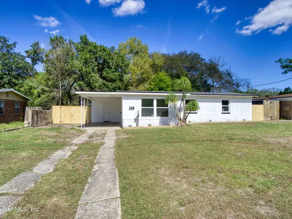 5949 N MAPLE LEAF Drive, Jacksonville, FL 32211