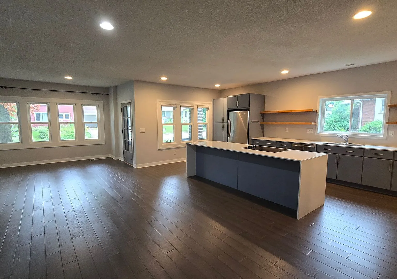Fall Leasing Special 3 Bed 2 Bath House For Rent — Photo 3