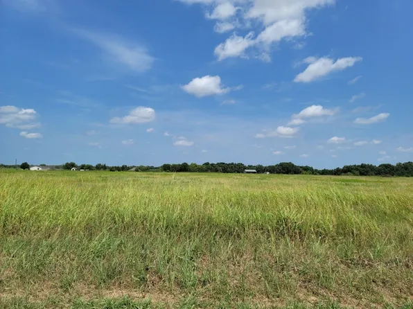5 County Road 1245, Savoy, TX 75479
