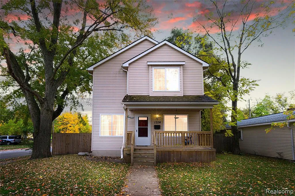 1334 E George Ave photo 1