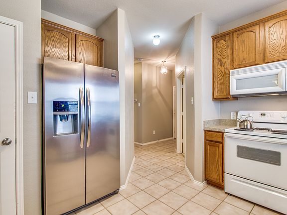 5th image of 10244 Waterbury Dr