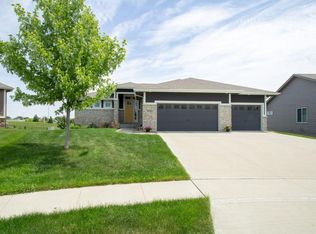 8261 Mercato Ct, West Des Moines, IA 50266